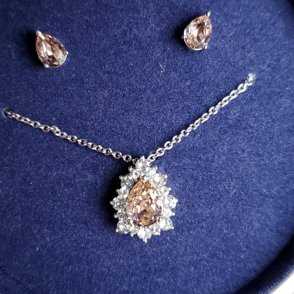 Swarovski Jewelry - *FINAL PRICE* NWT Swarovski Necklace & Earring Set